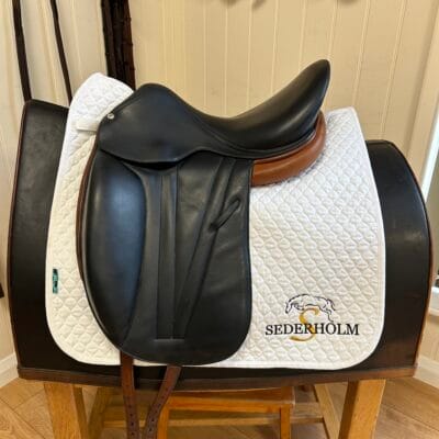 Butet 17" Dressage Saddle